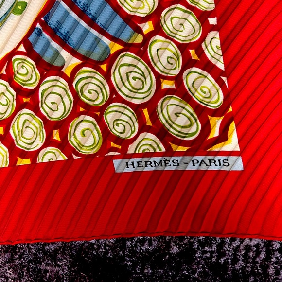 Unique pleated Hermes Scarf